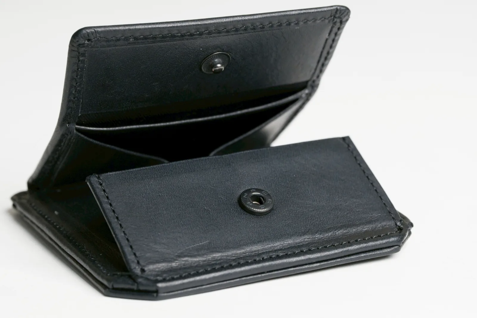 Compact Walletの小銭入れを開いたところ